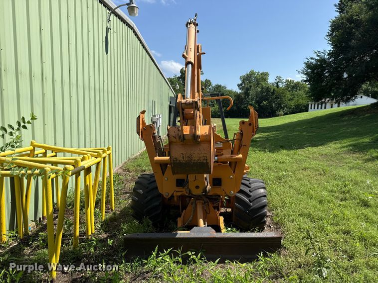 image for item ET6309 2004 Case 660 trencher