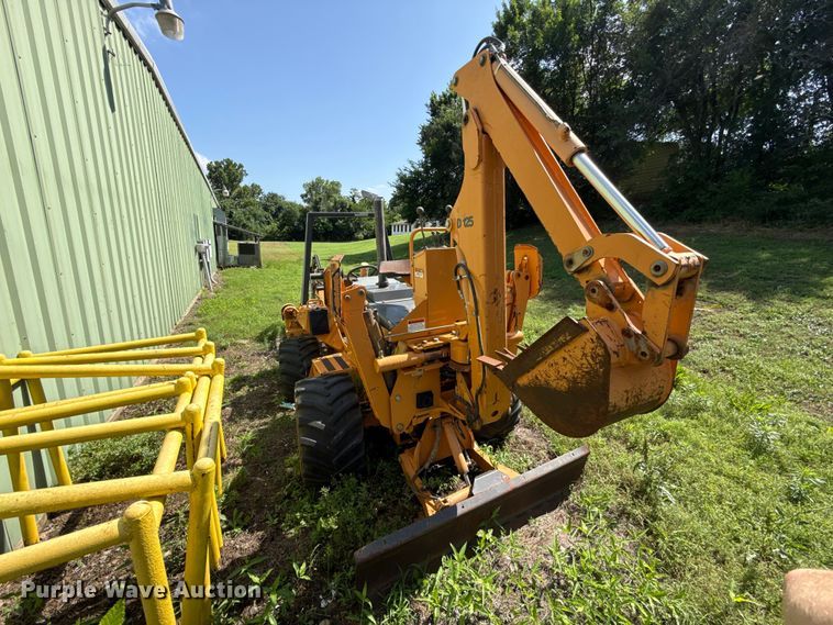 image for item ET6309 2004 Case 660 trencher