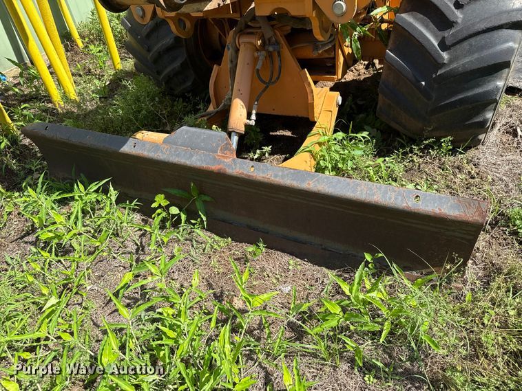 image for item ET6309 2004 Case 660 trencher