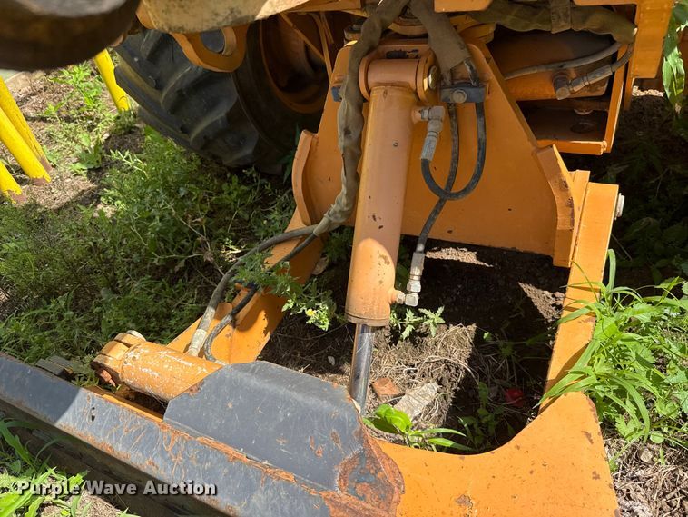 image for item ET6309 2004 Case 660 trencher