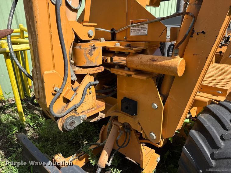 image for item ET6309 2004 Case 660 trencher
