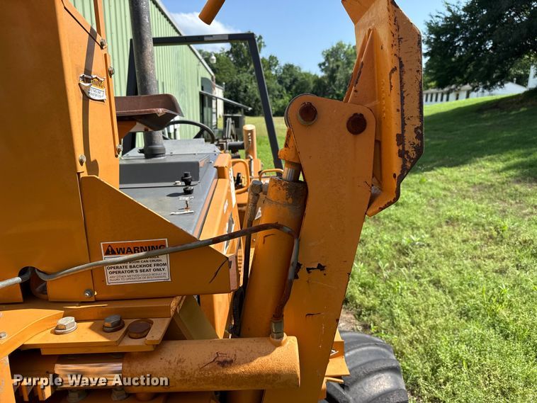 image for item ET6309 2004 Case 660 trencher