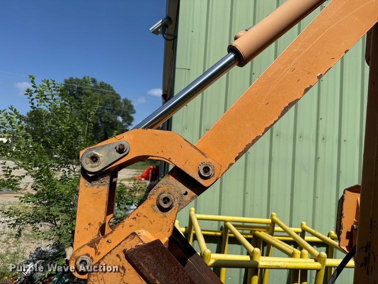 image for item ET6309 2004 Case 660 trencher