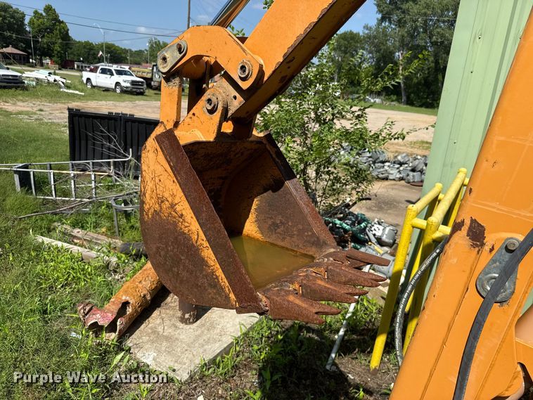 image for item ET6309 2004 Case 660 trencher