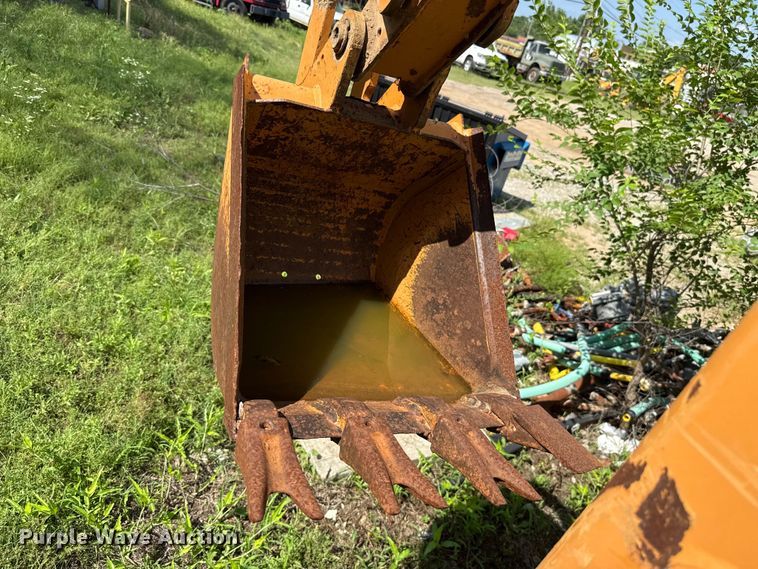 image for item ET6309 2004 Case 660 trencher