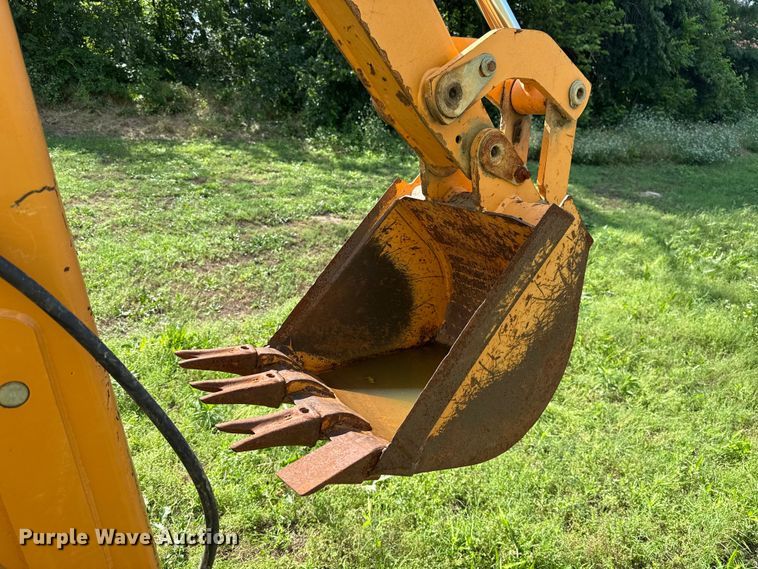 image for item ET6309 2004 Case 660 trencher