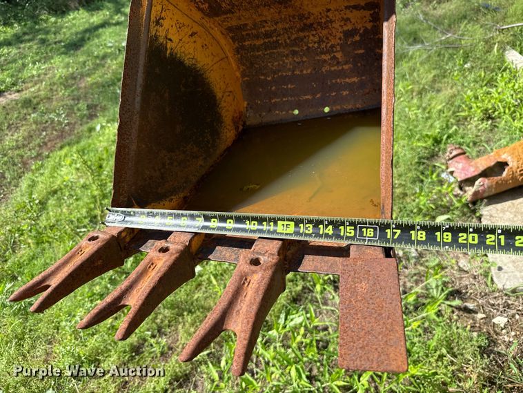 image for item ET6309 2004 Case 660 trencher