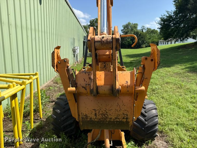 image for item ET6309 2004 Case 660 trencher