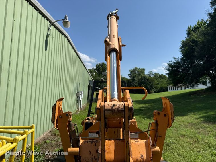 image for item ET6309 2004 Case 660 trencher