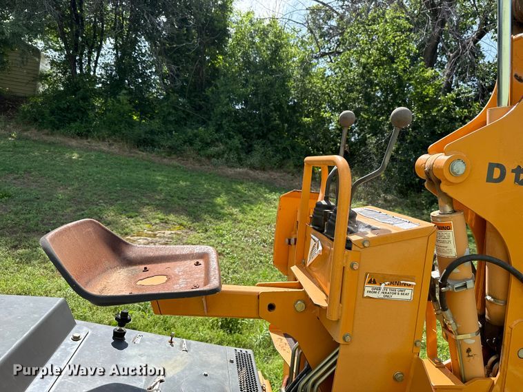 image for item ET6309 2004 Case 660 trencher
