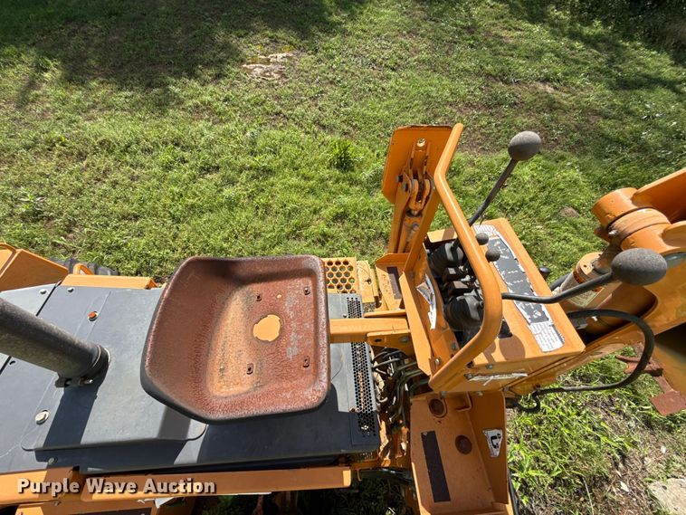 image for item ET6309 2004 Case 660 trencher