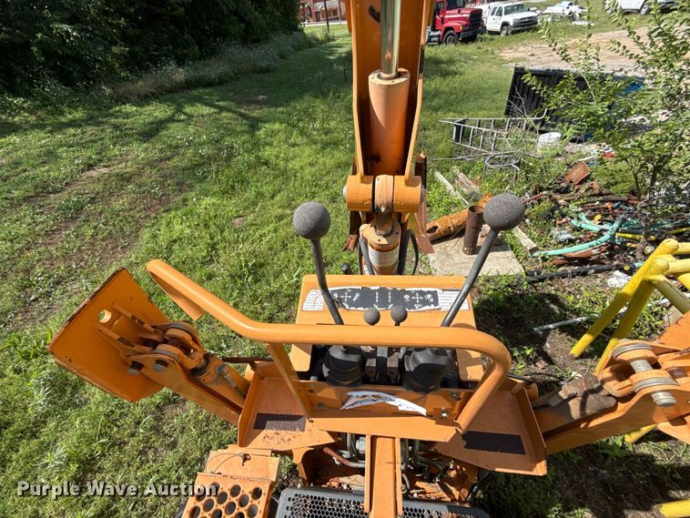 image for item ET6309 2004 Case 660 trencher
