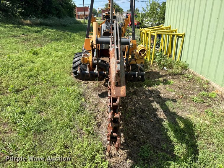 image for item ET6309 2004 Case 660 trencher