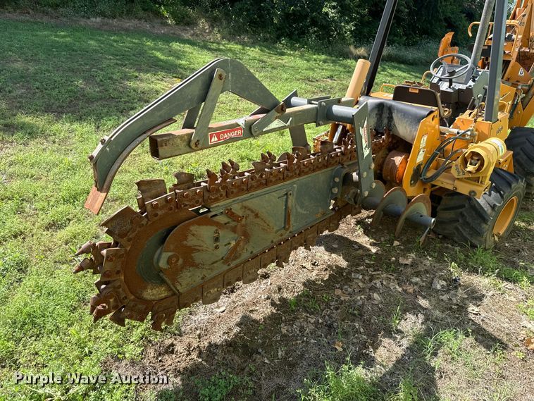 image for item ET6309 2004 Case 660 trencher