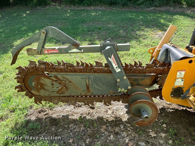 image for item ET6309 2004 Case 660 trencher