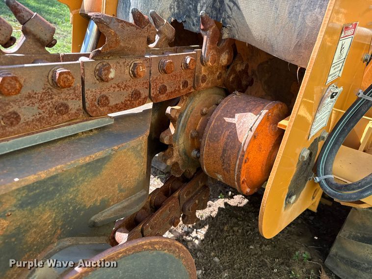 image for item ET6309 2004 Case 660 trencher