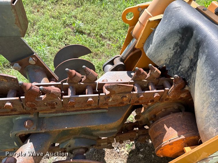image for item ET6309 2004 Case 660 trencher