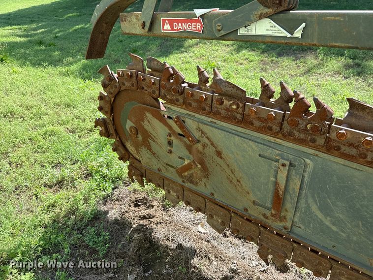 image for item ET6309 2004 Case 660 trencher