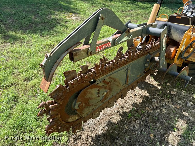 image for item ET6309 2004 Case 660 trencher
