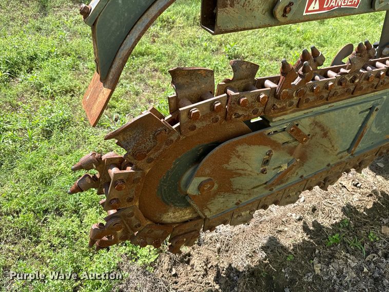 image for item ET6309 2004 Case 660 trencher
