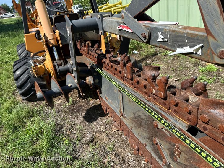 image for item ET6309 2004 Case 660 trencher