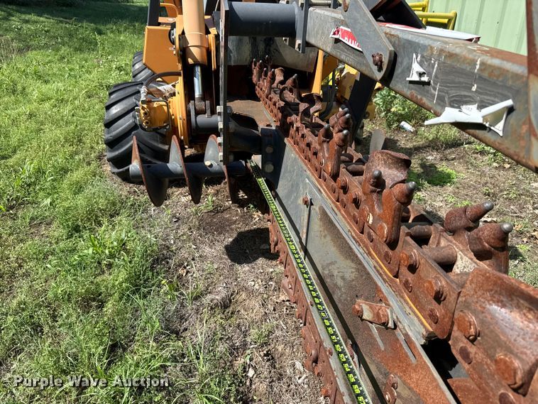 image for item ET6309 2004 Case 660 trencher
