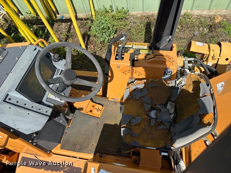 image for item ET6309 2004 Case 660 trencher