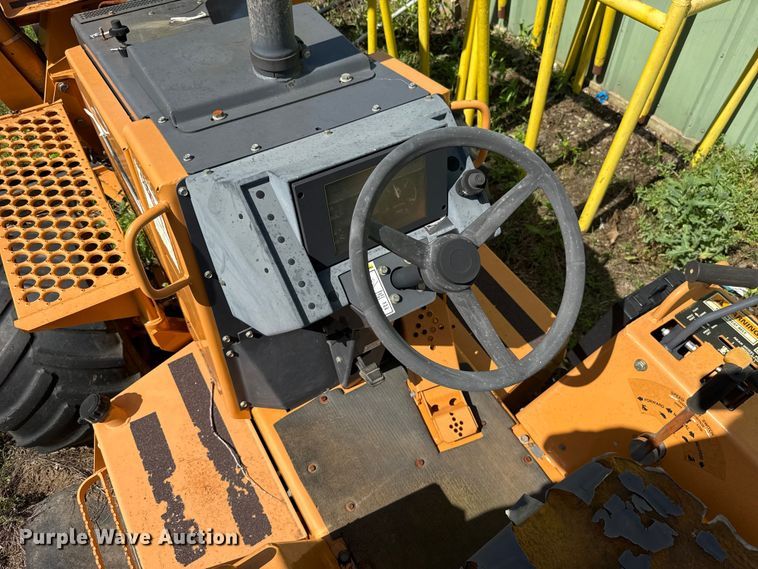image for item ET6309 2004 Case 660 trencher
