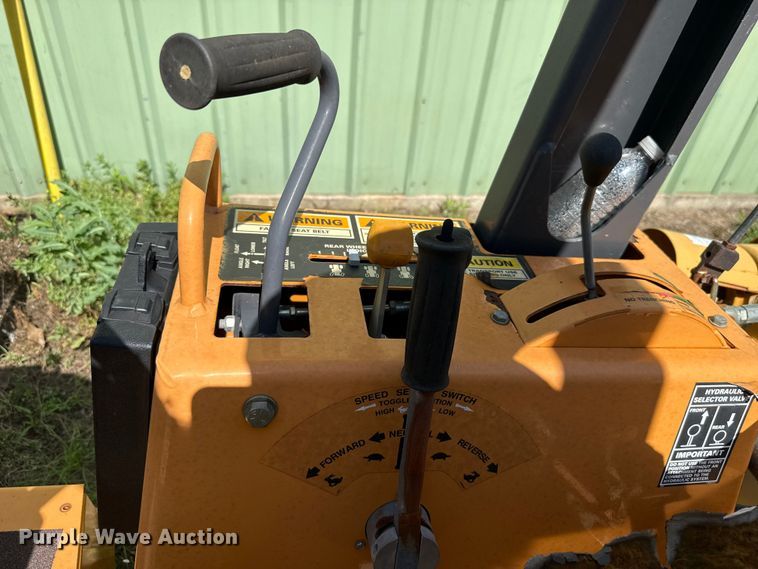 image for item ET6309 2004 Case 660 trencher