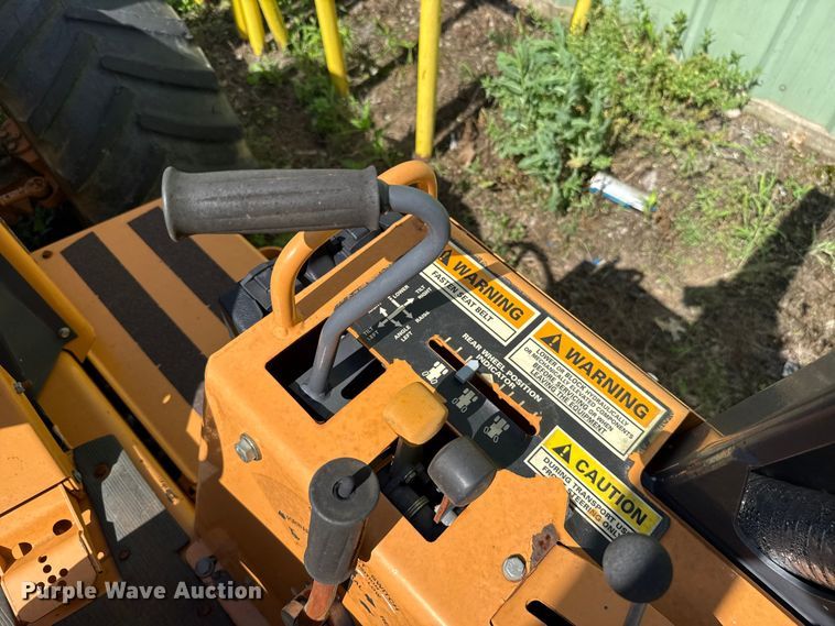 image for item ET6309 2004 Case 660 trencher