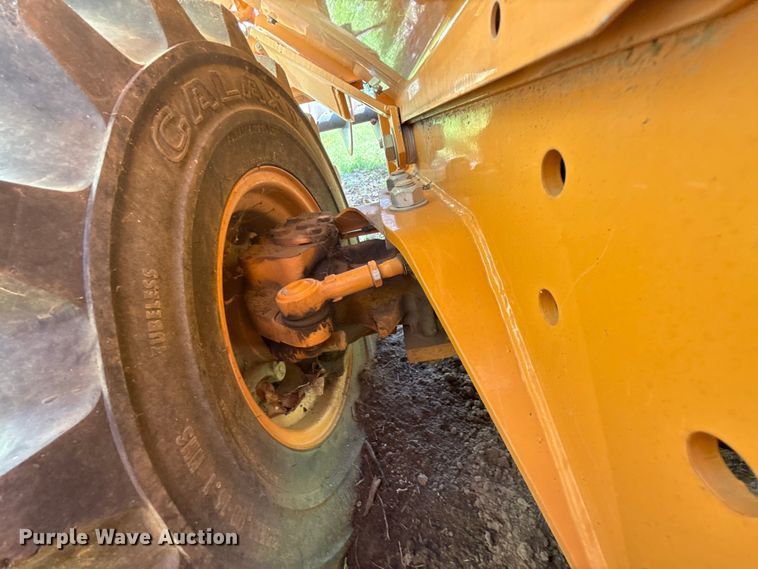 image for item ET6309 2004 Case 660 trencher