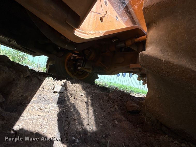 image for item ET6309 2004 Case 660 trencher