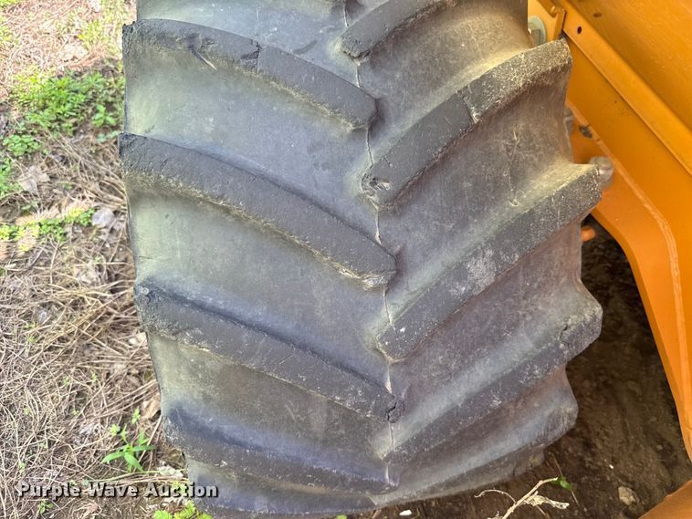 image for item ET6309 2004 Case 660 trencher