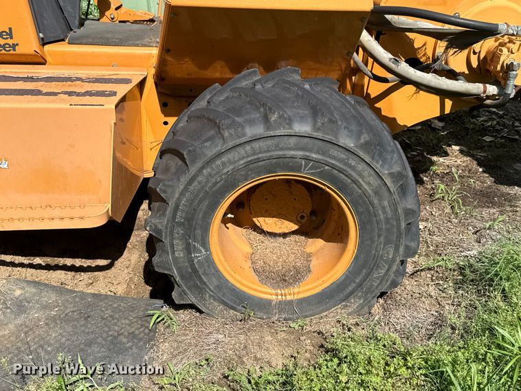 image for item ET6309 2004 Case 660 trencher