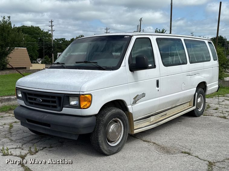 image for item ET6310 2003 Ford E350 van