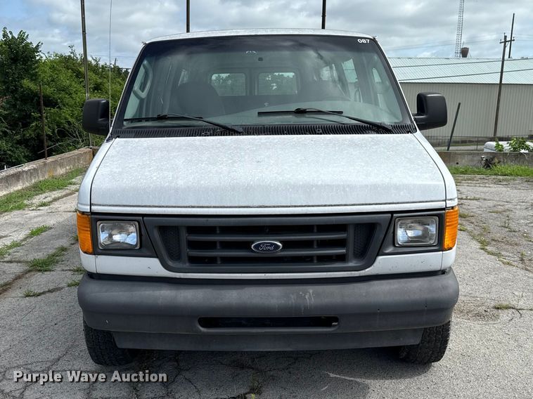 image for item ET6310 2003 Ford E350 van