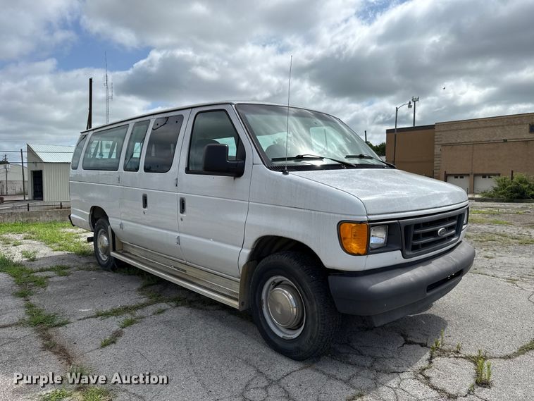 image for item ET6310 2003 Ford E350 van