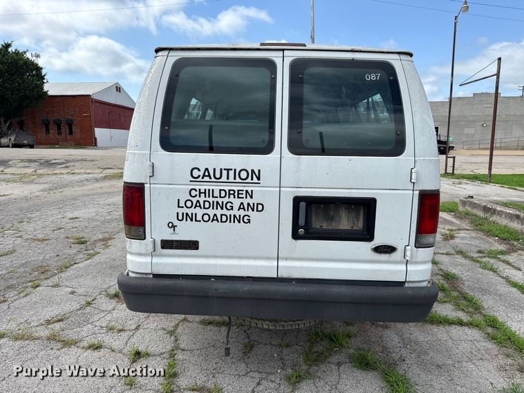 image for item ET6310 2003 Ford E350 van