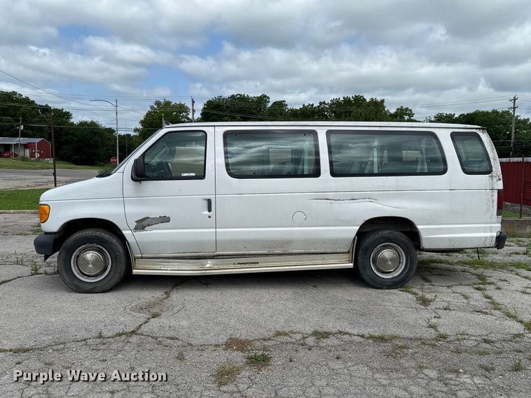 image for item ET6310 2003 Ford E350 van