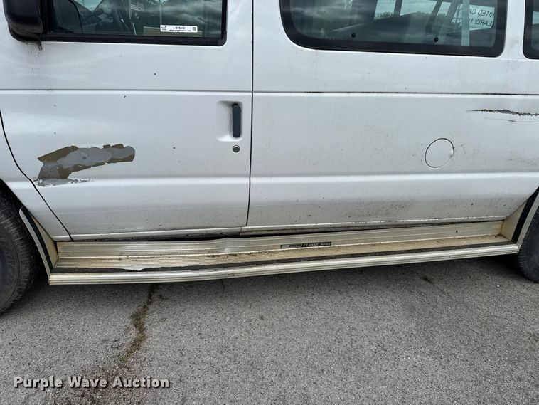 image for item ET6310 2003 Ford E350 van