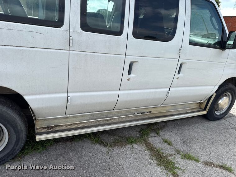 image for item ET6310 2003 Ford E350 van