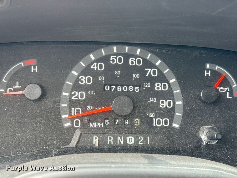 image for item ET6310 2003 Ford E350 van
