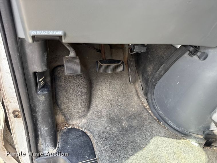 image for item ET6310 2003 Ford E350 van