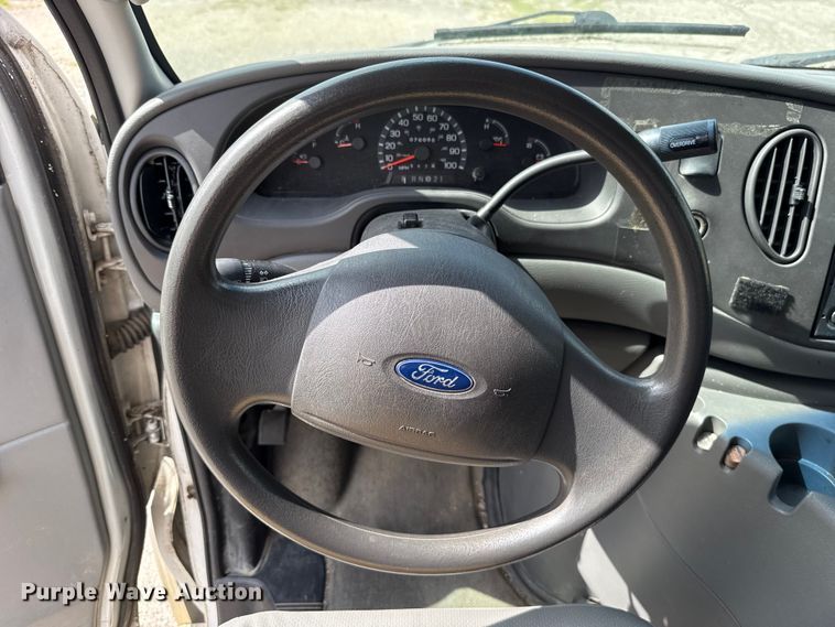 image for item ET6310 2003 Ford E350 van