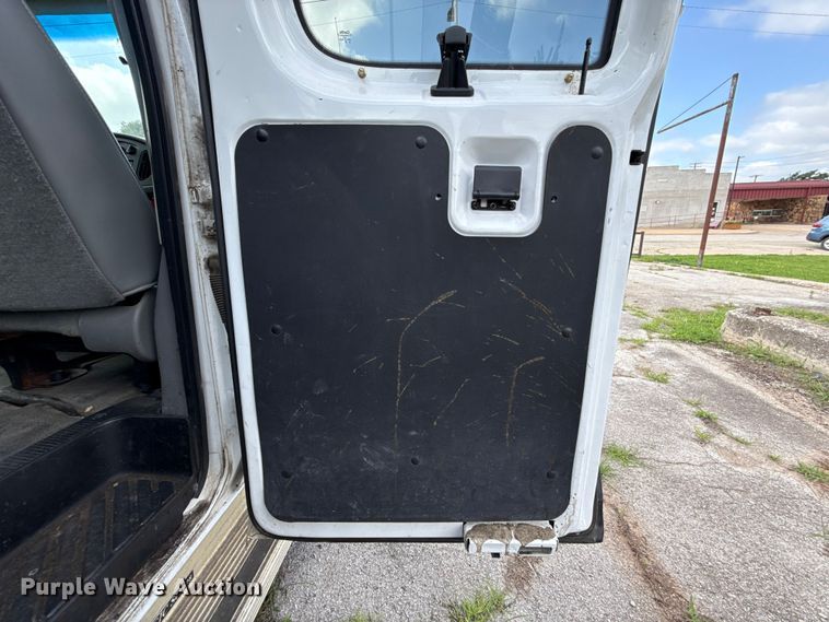 image for item ET6310 2003 Ford E350 van