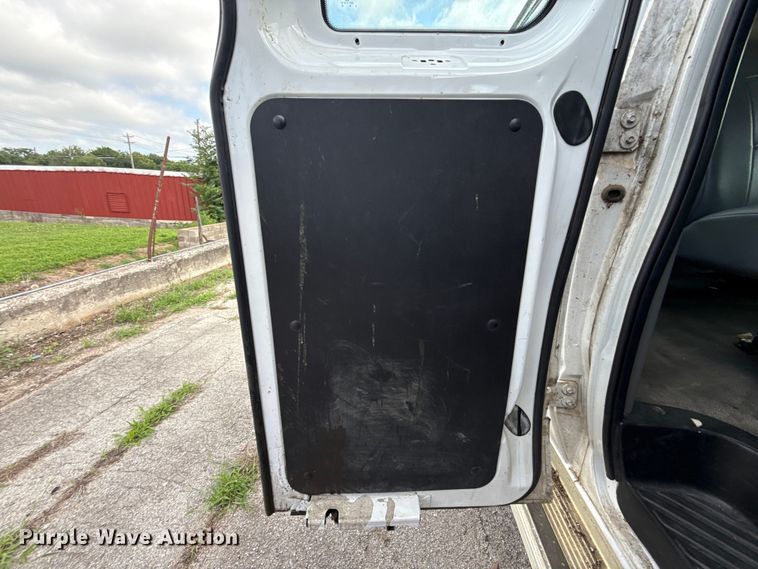 image for item ET6310 2003 Ford E350 van