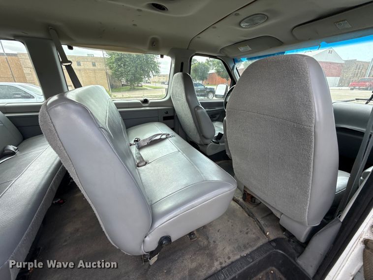 image for item ET6310 2003 Ford E350 van