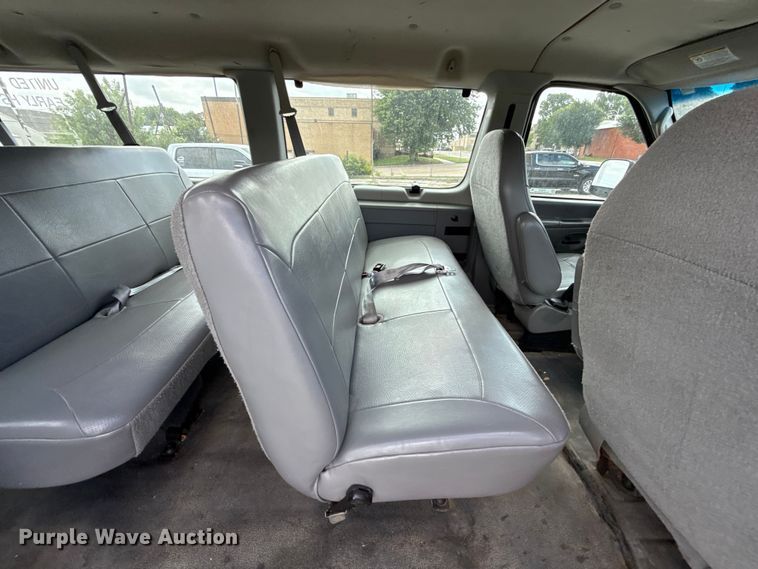 image for item ET6310 2003 Ford E350 van