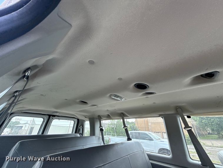 image for item ET6310 2003 Ford E350 van
