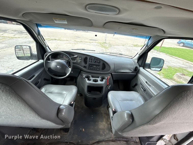 image for item ET6310 2003 Ford E350 van